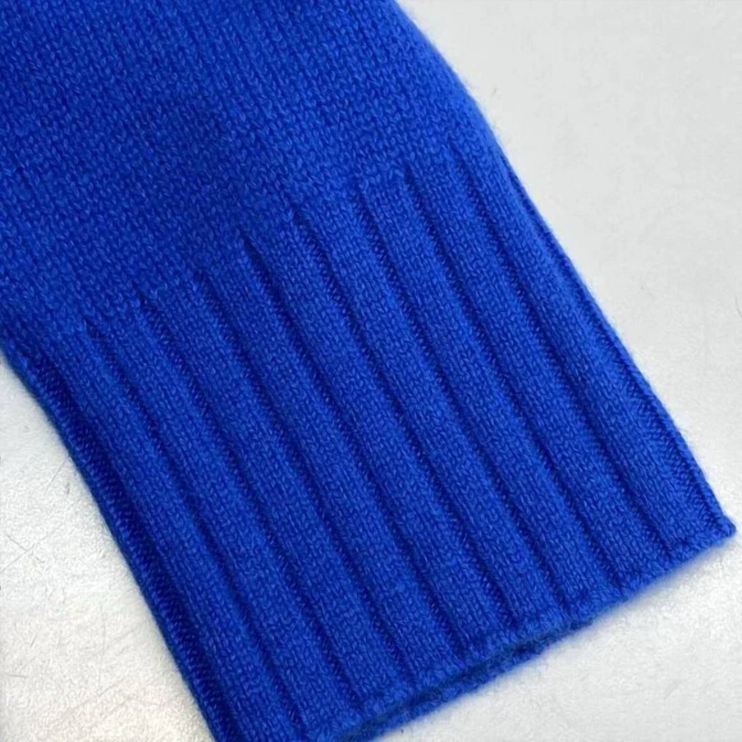 Lightweight Cashmere Low V-neck Sweater