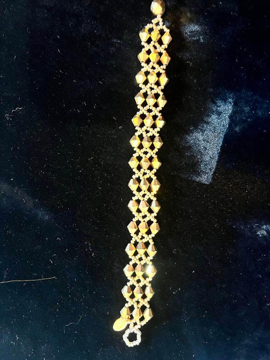 Damenarmband mit Perlen