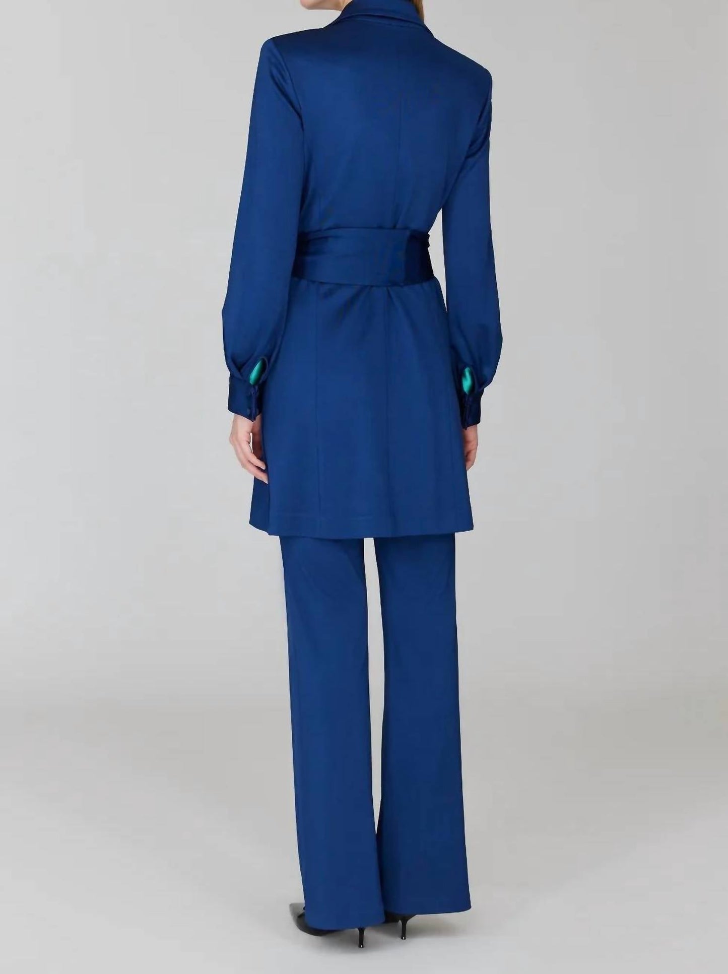 Mattglänzender Jersey Trenchcoat mit Gürtel