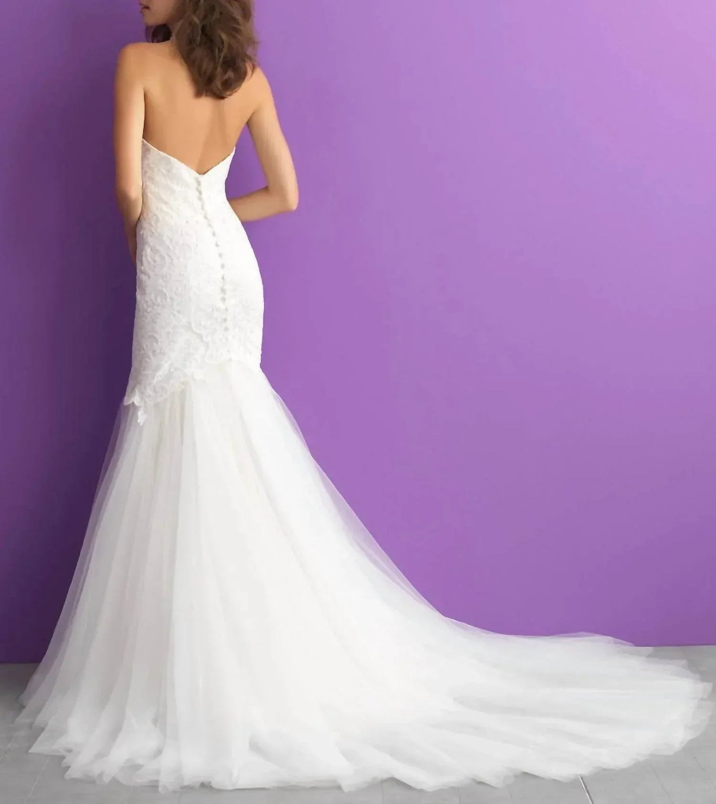 Spitzen-Neckholder-Meerjungfrauenkleid mit tiefem Rückenausschnitt