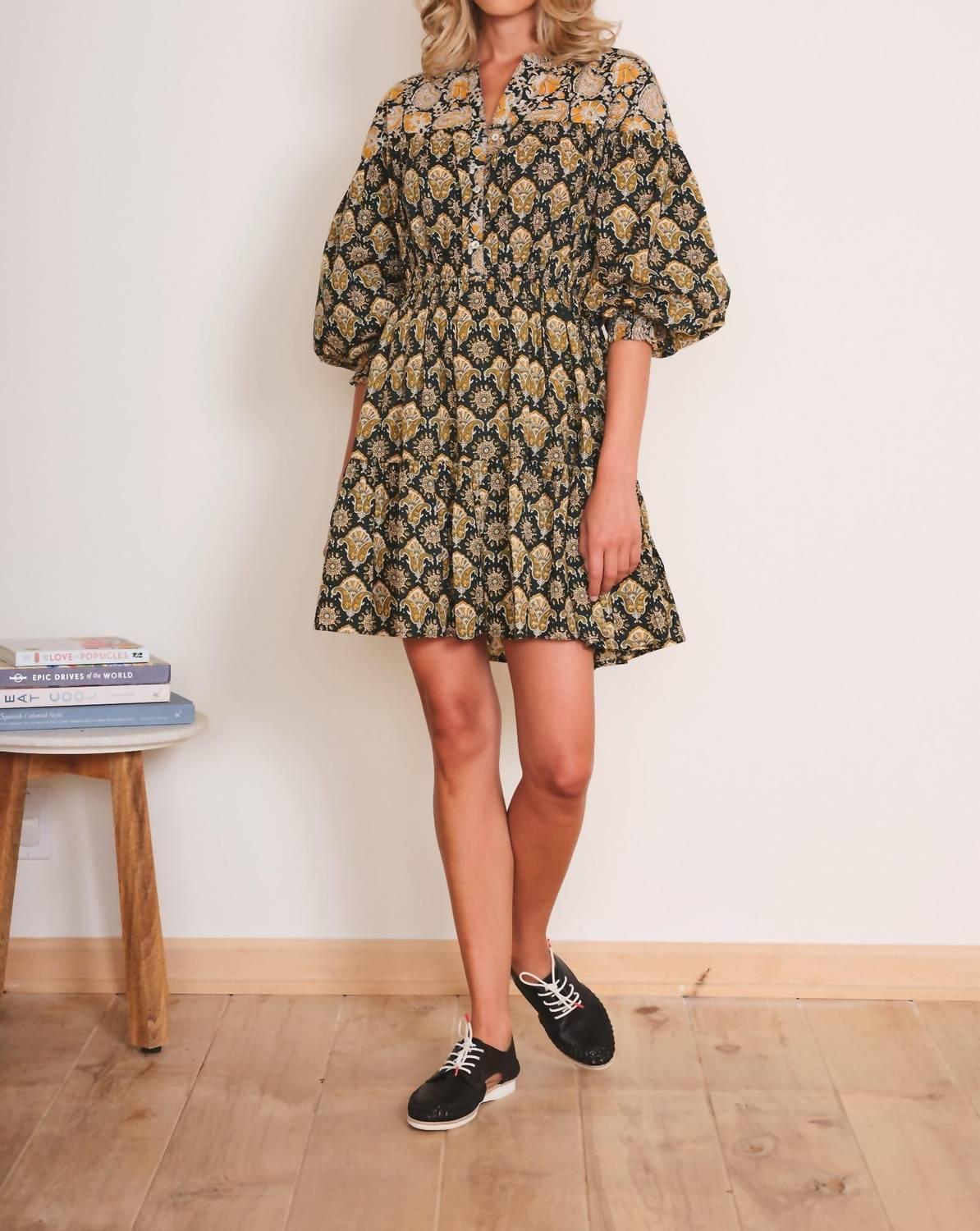 Atri-Kleid