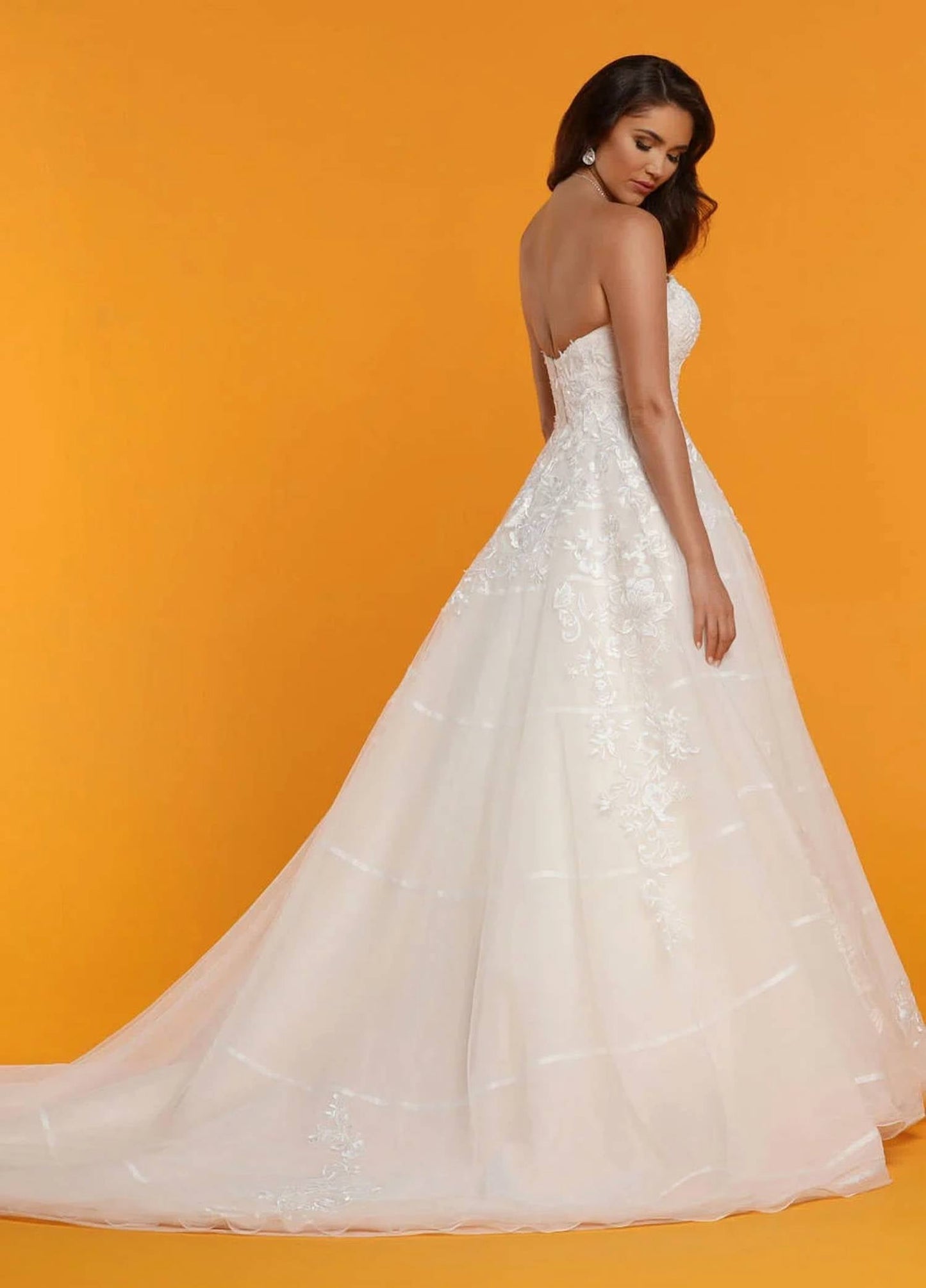 Trägerloses Brautkleid aus Tüll und Organza
