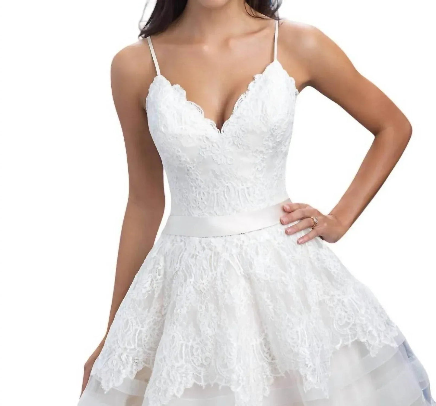 Spitzen-Ballkleid mit transparenten Chiffonstreifen