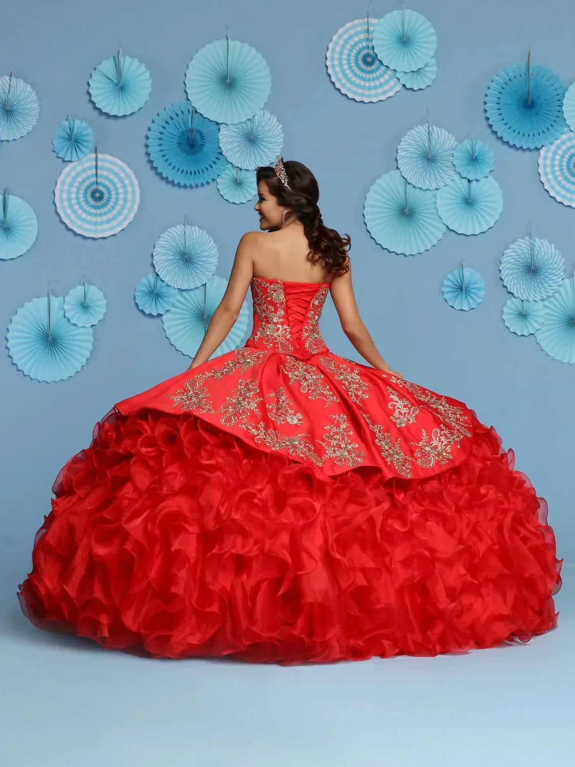 Ballkleid aus Satin und schimmernder Organza