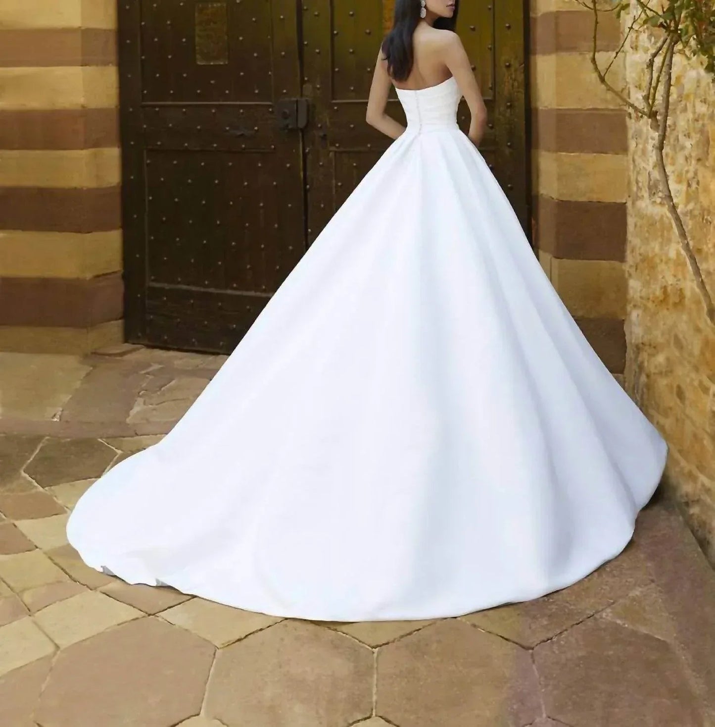 Trägerloses Prinzessinnenkleid aus Satin