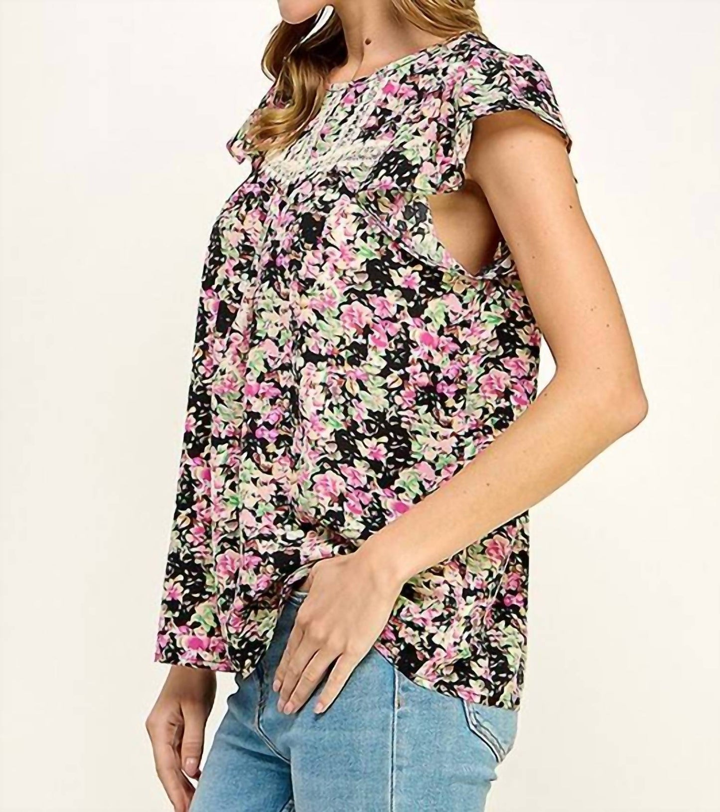 Bluse mit Blumenmuster und Häkelbesatz
