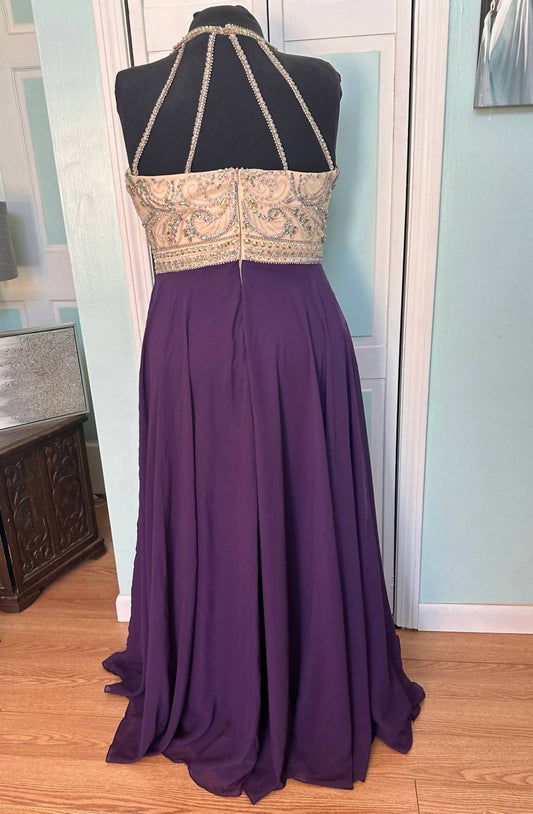 Juwelenbesetztes, verziertes Illusion-Neckholder-Kleid
