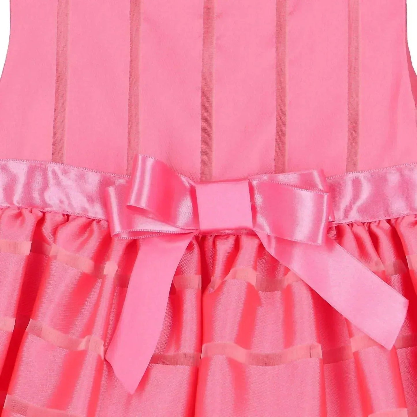 Kleid aus Satin und Organza