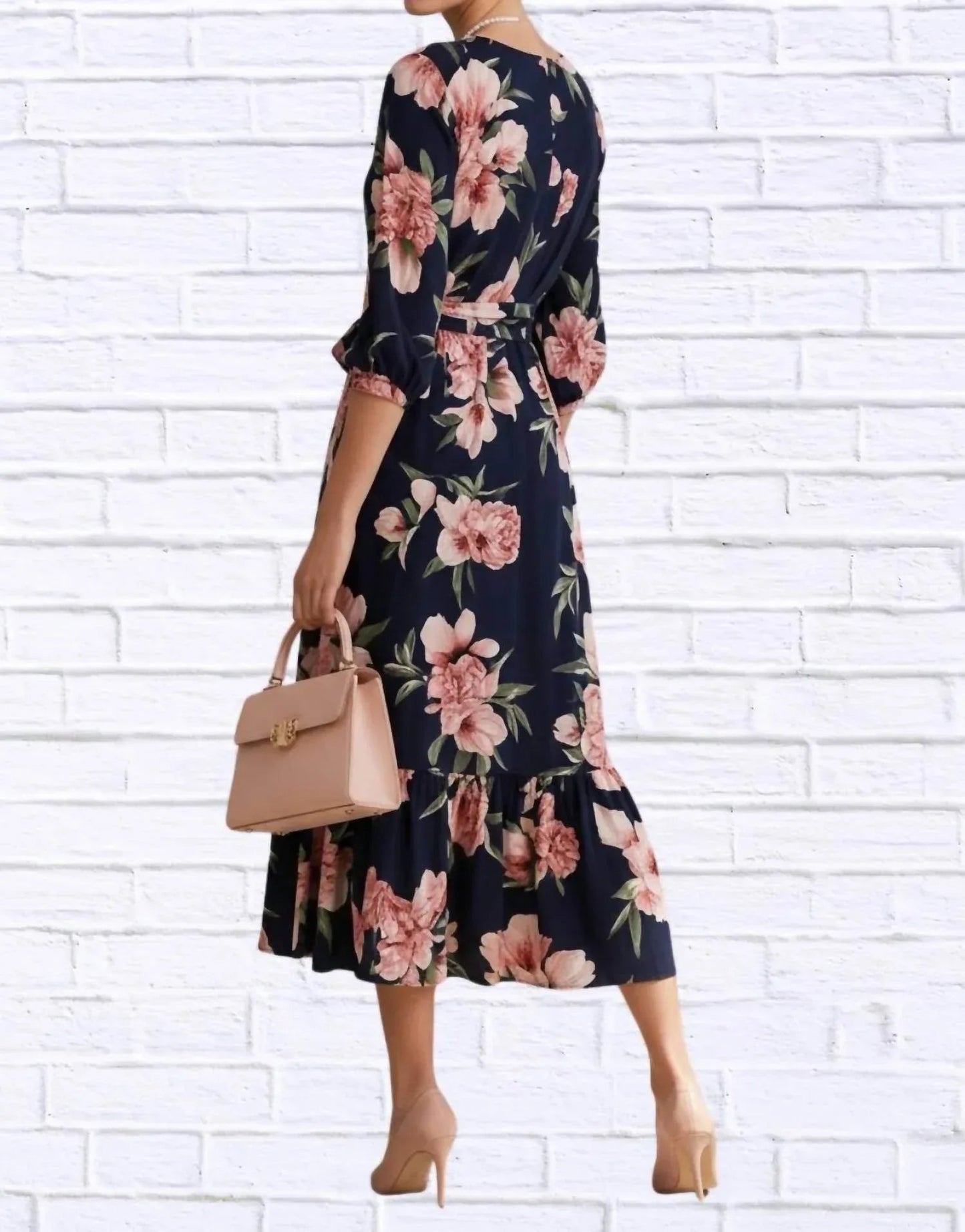 Geblümtes Midikleid mit Gürtel und seitlichen Taschen