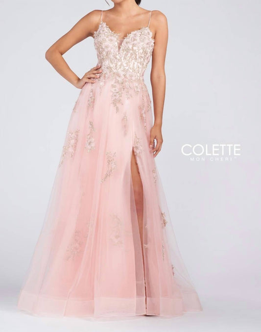 Ballkleid aus Tüll mit Schlitz