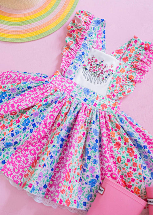 Geblümtes Garten-Patchwork besticktes Latzkleid für Mädchen
