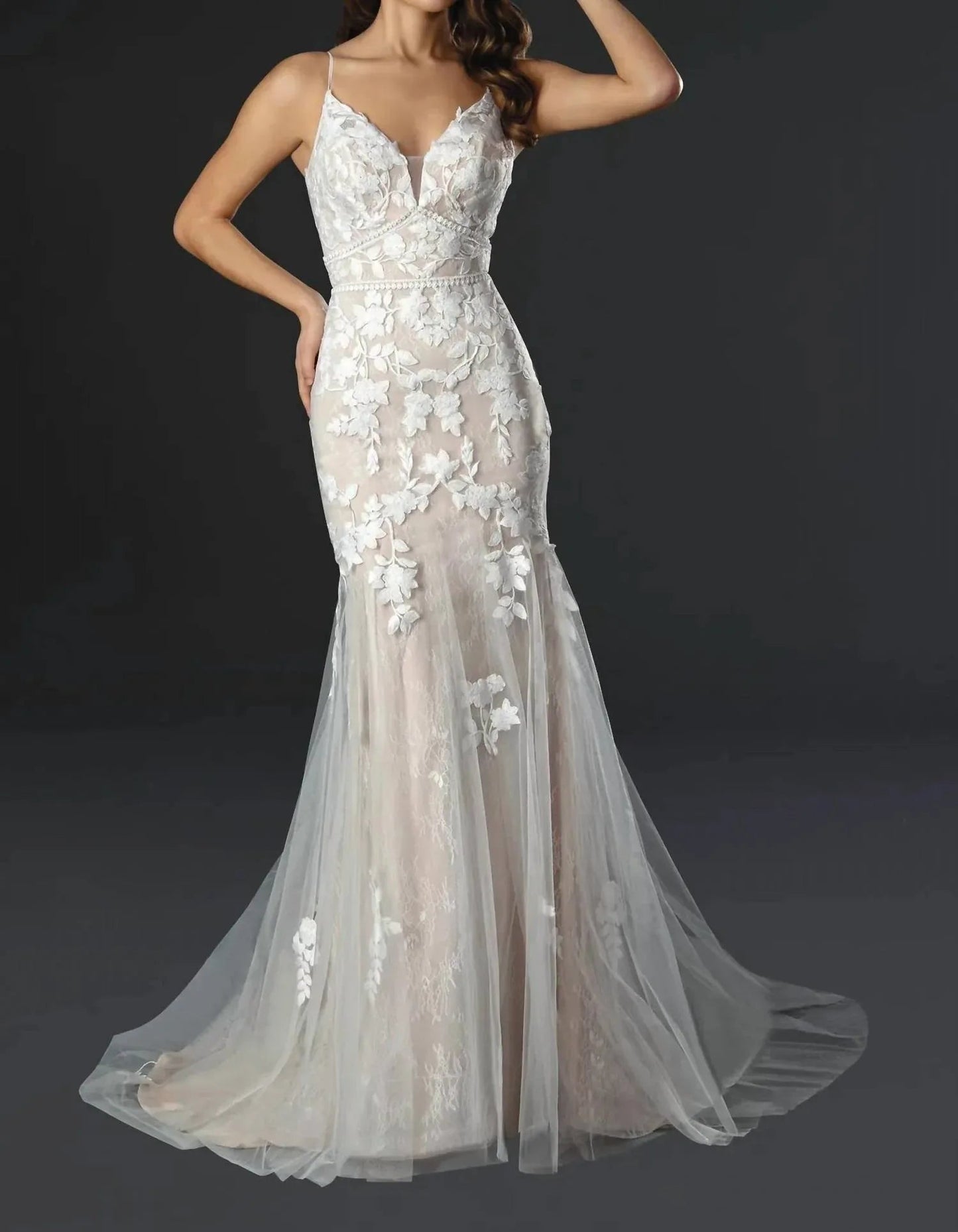 Romantisches Brautkleid aus Spitze mit Godetrock
