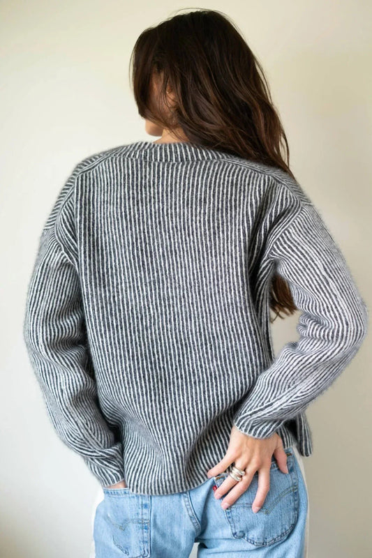 V-Ausschnitt-Pullover