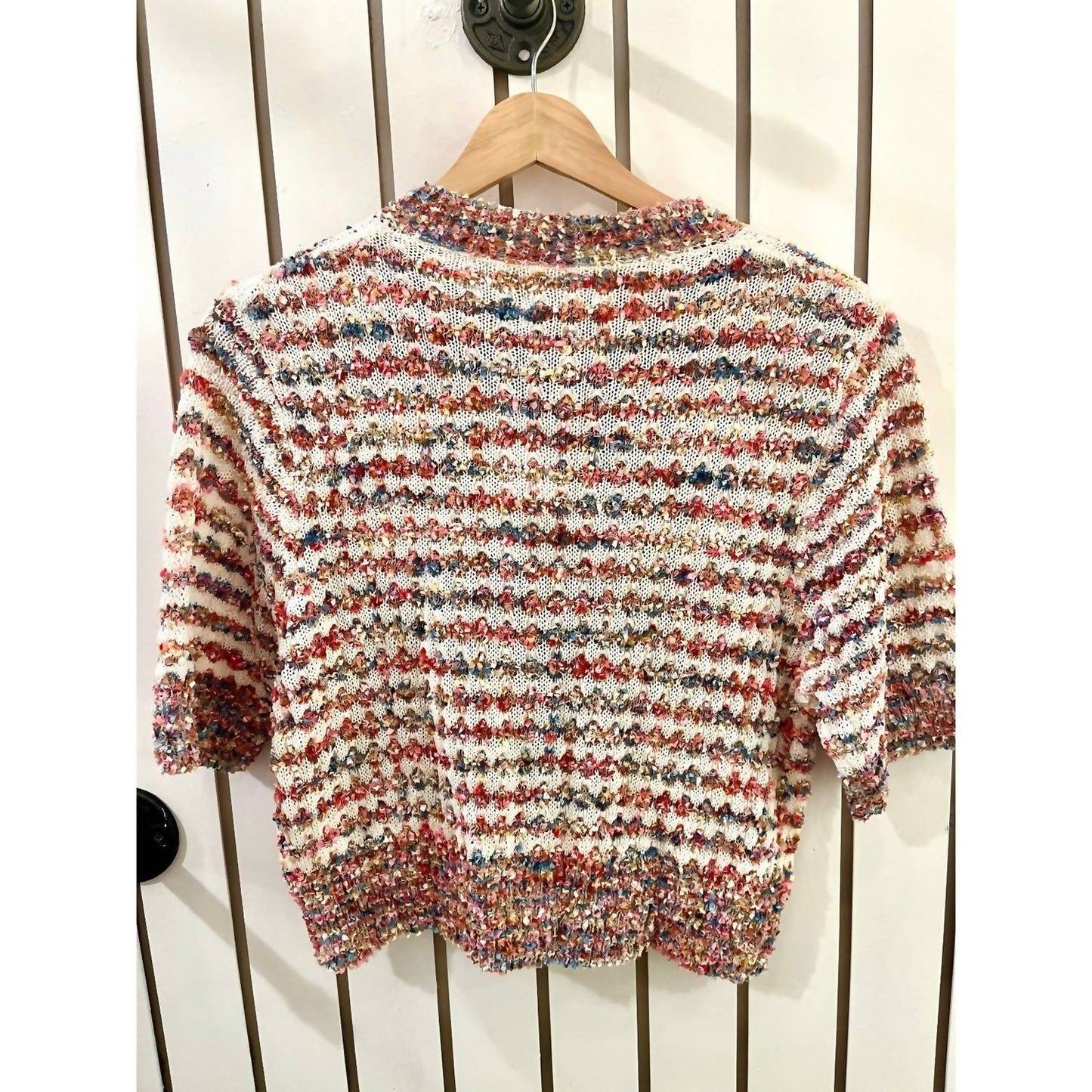 Damen-Strickpullover mit Perlmuttknöpfen