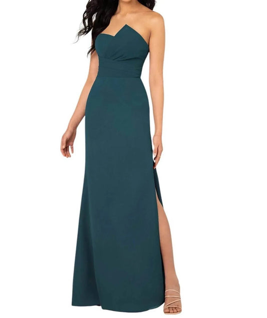 Trägerloses Chiffon-Brautjungfernkleid mit Kerbausschnitt