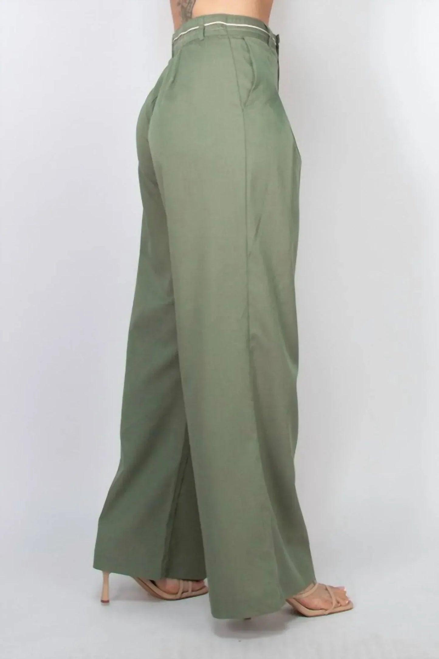 Hosen mit weitem Bein und Biesen