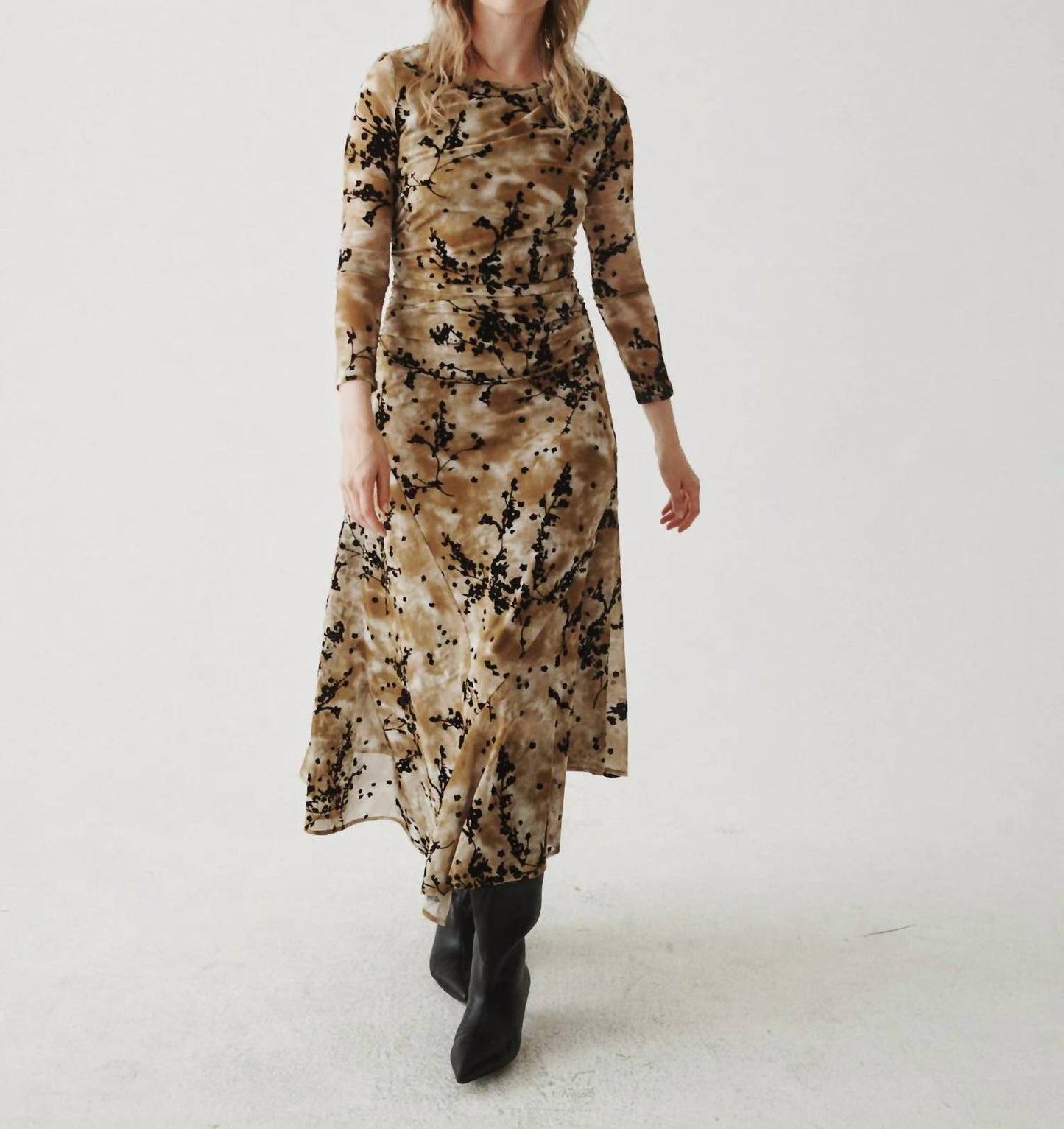 ASYMMETRISCHES NETZKLEID