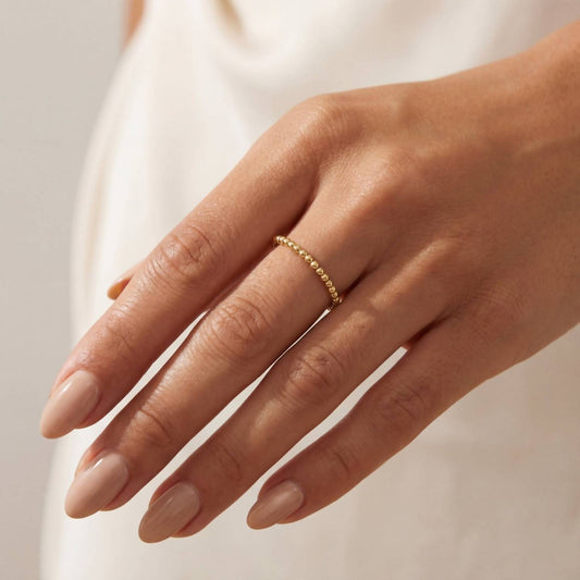 Klassischer Damen-Stretchring mit 2 mm Perlen