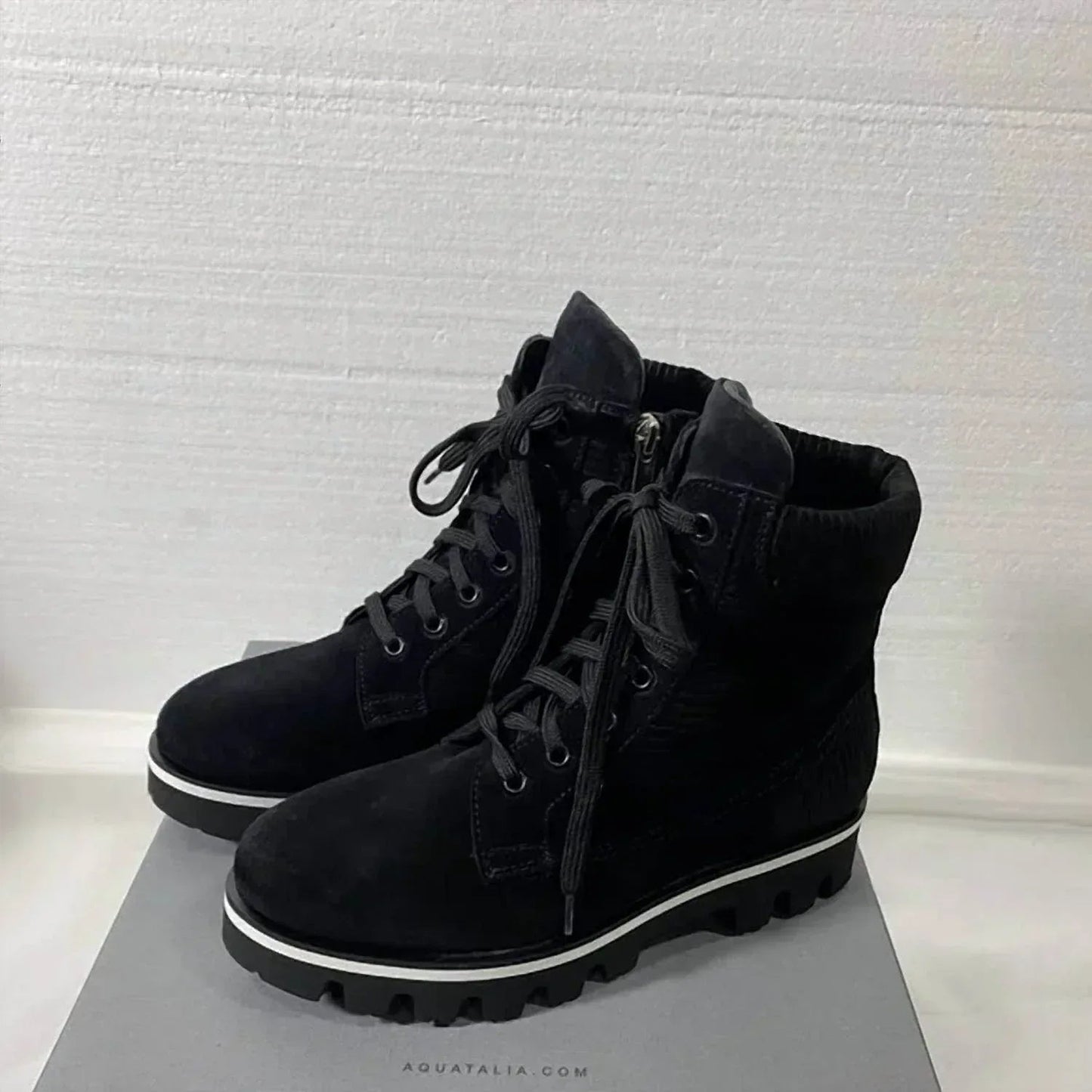 Myla Schnürstiefel aus Veloursleder