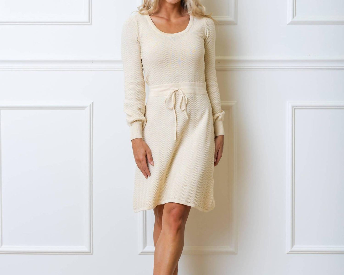 Bio-Baumwoll-Pulloverkleid mit Bindegürtel