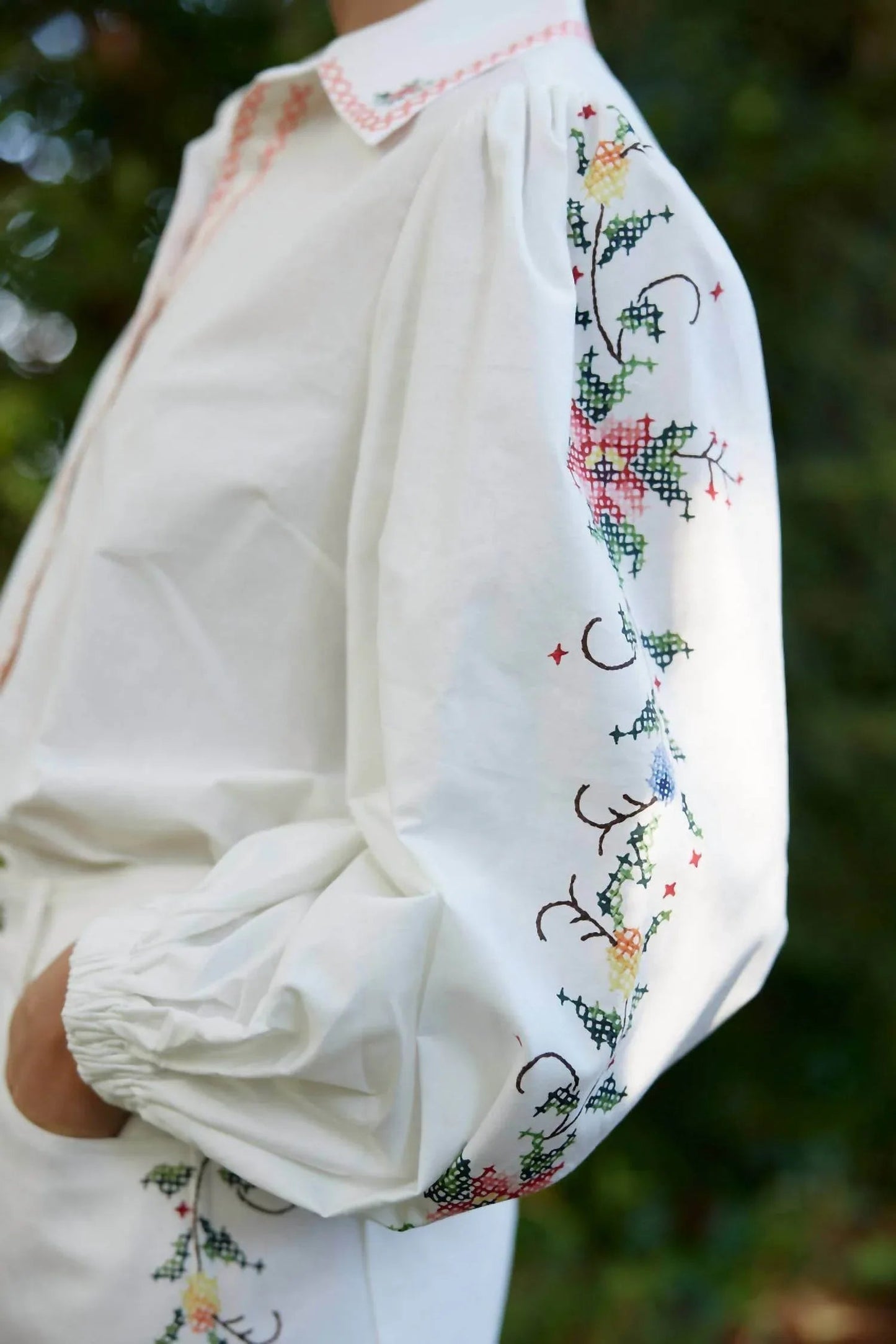 Maggie Blumenbluse mit langen Ärmeln