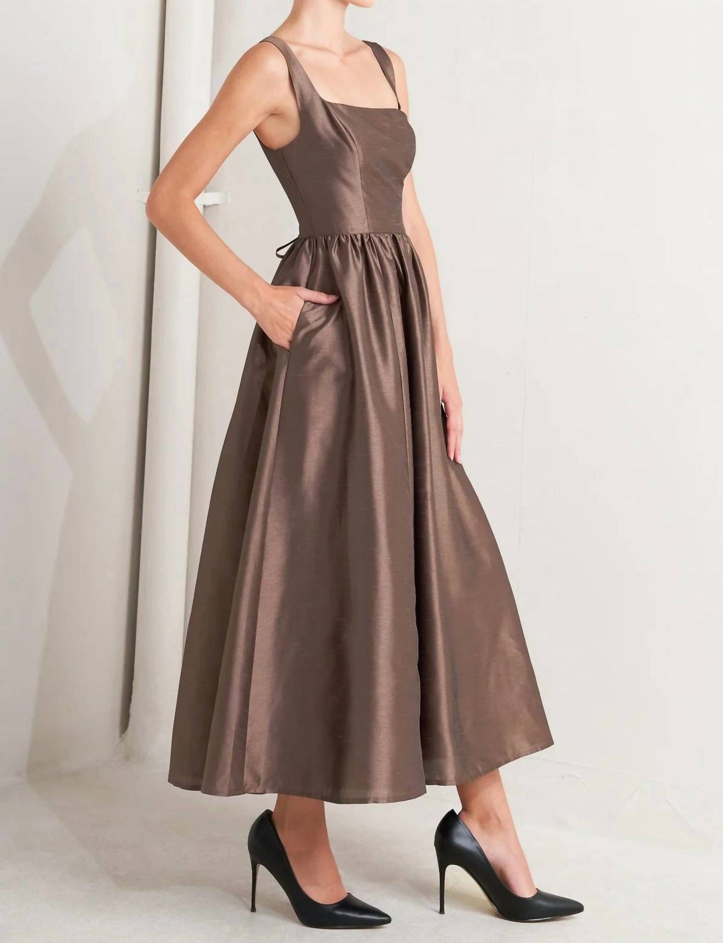 Lindsey ärmelloses A-Linien-Kleid