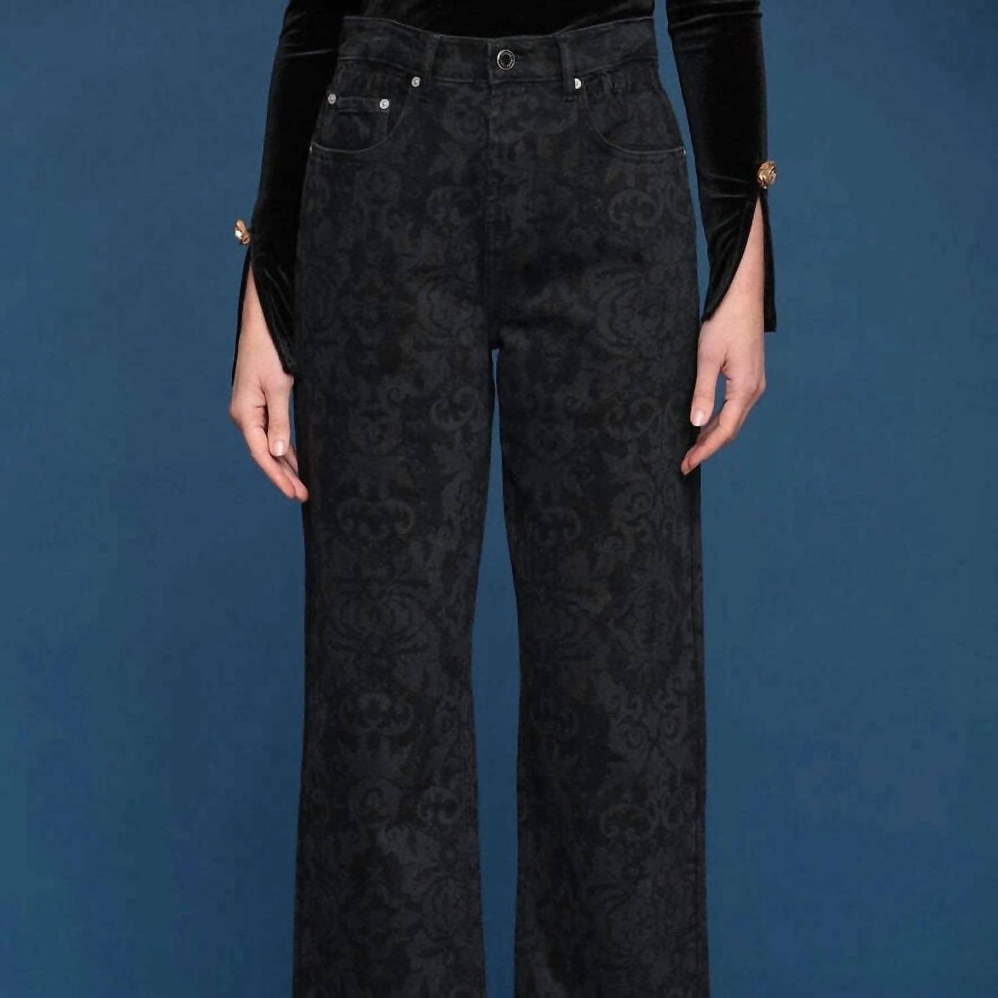 Barocke Jeans mit weitem Bein