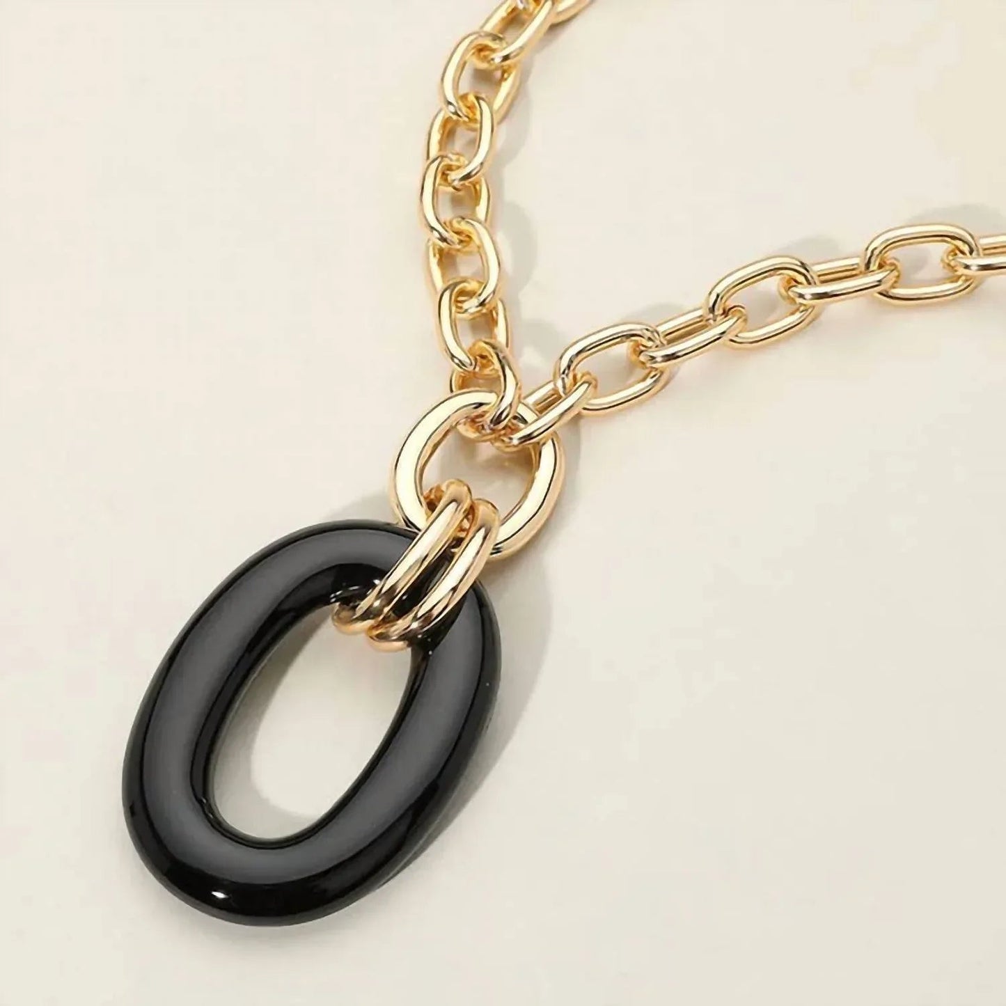 Damen-Halskette mit ovalem Ringanhänger aus Celeste-Zelluloid-Acetat