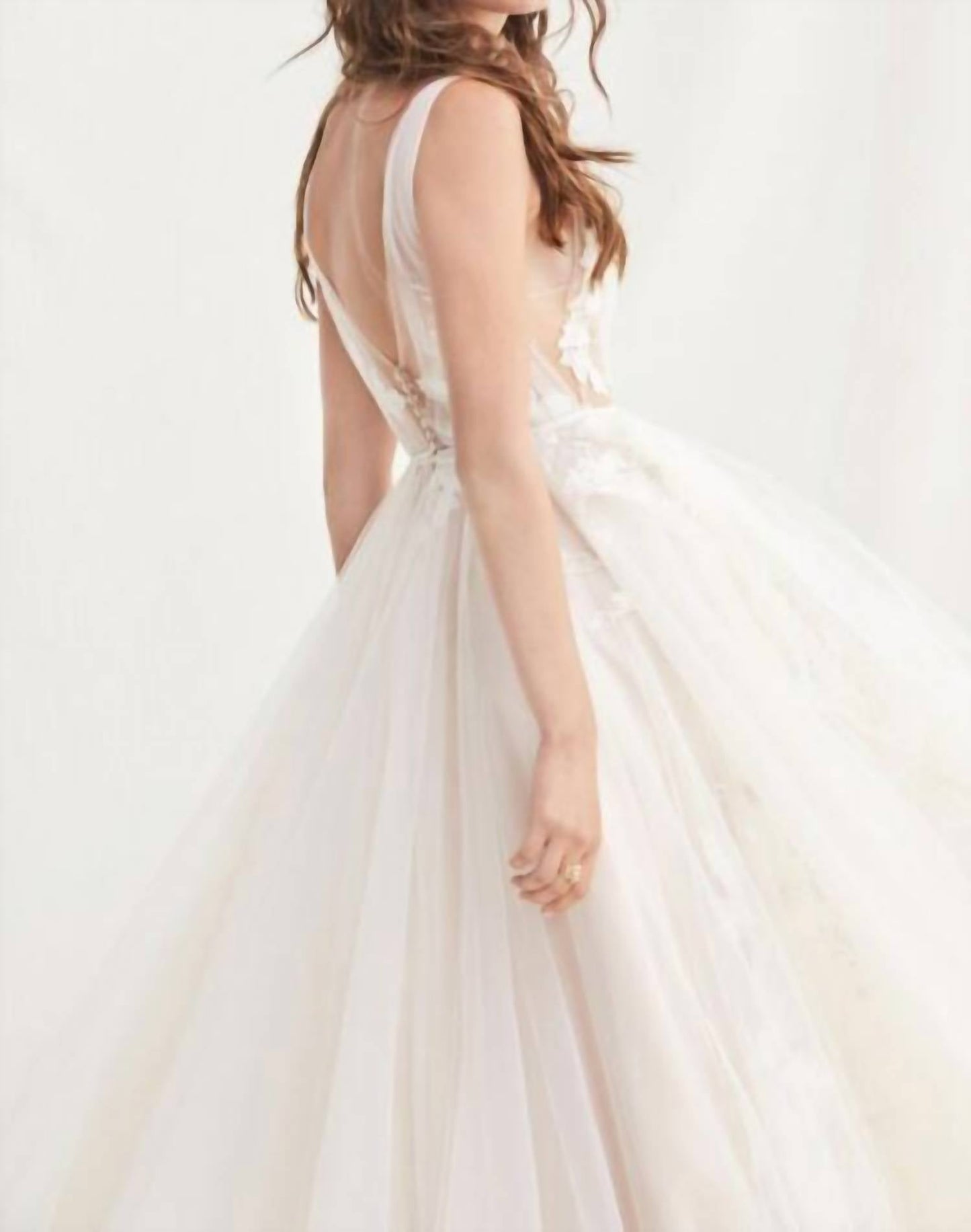 Lainie V-back Bridal Gown
