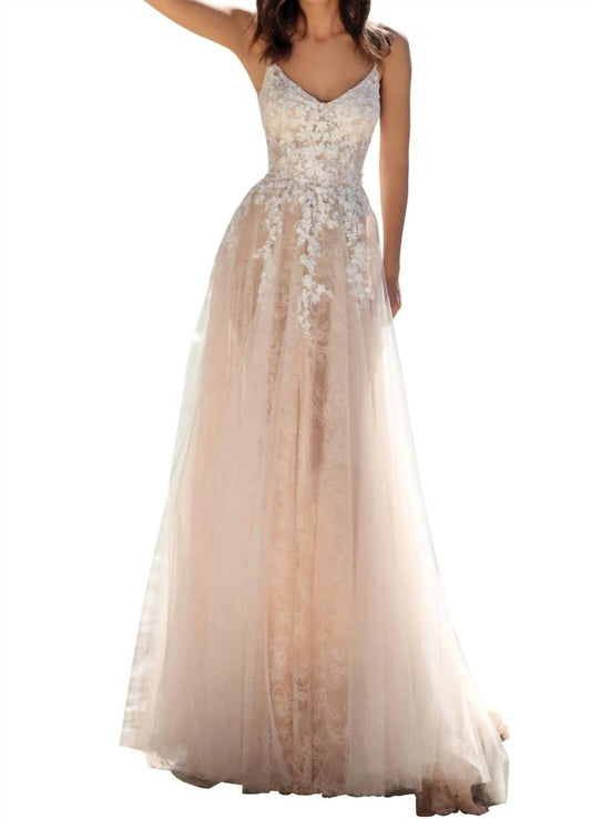 Maxi-Partykleid mit V-Ausschnitt und floraler Spitzenapplikation