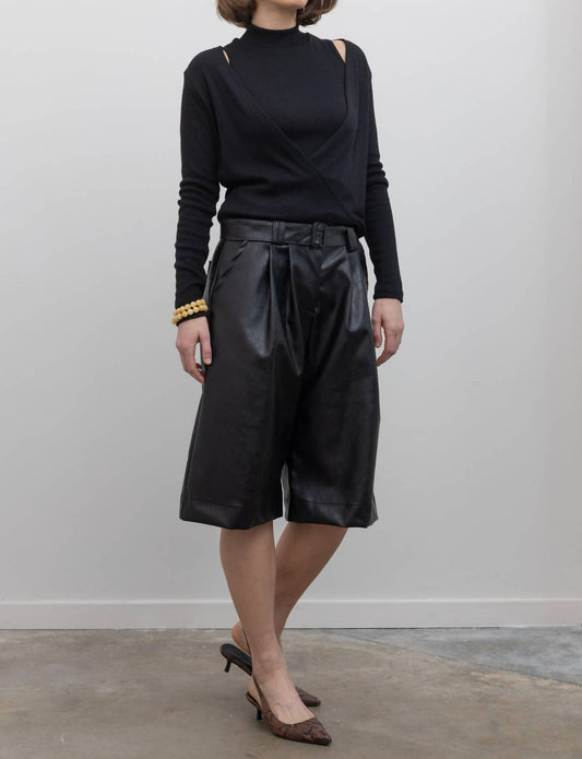 Vegane Bermuda-Shorts mit Gürtel