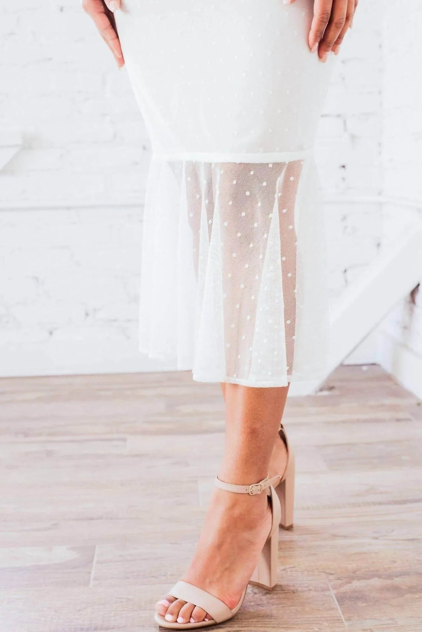 Langärmliges Kleid aus transparenter Spitze