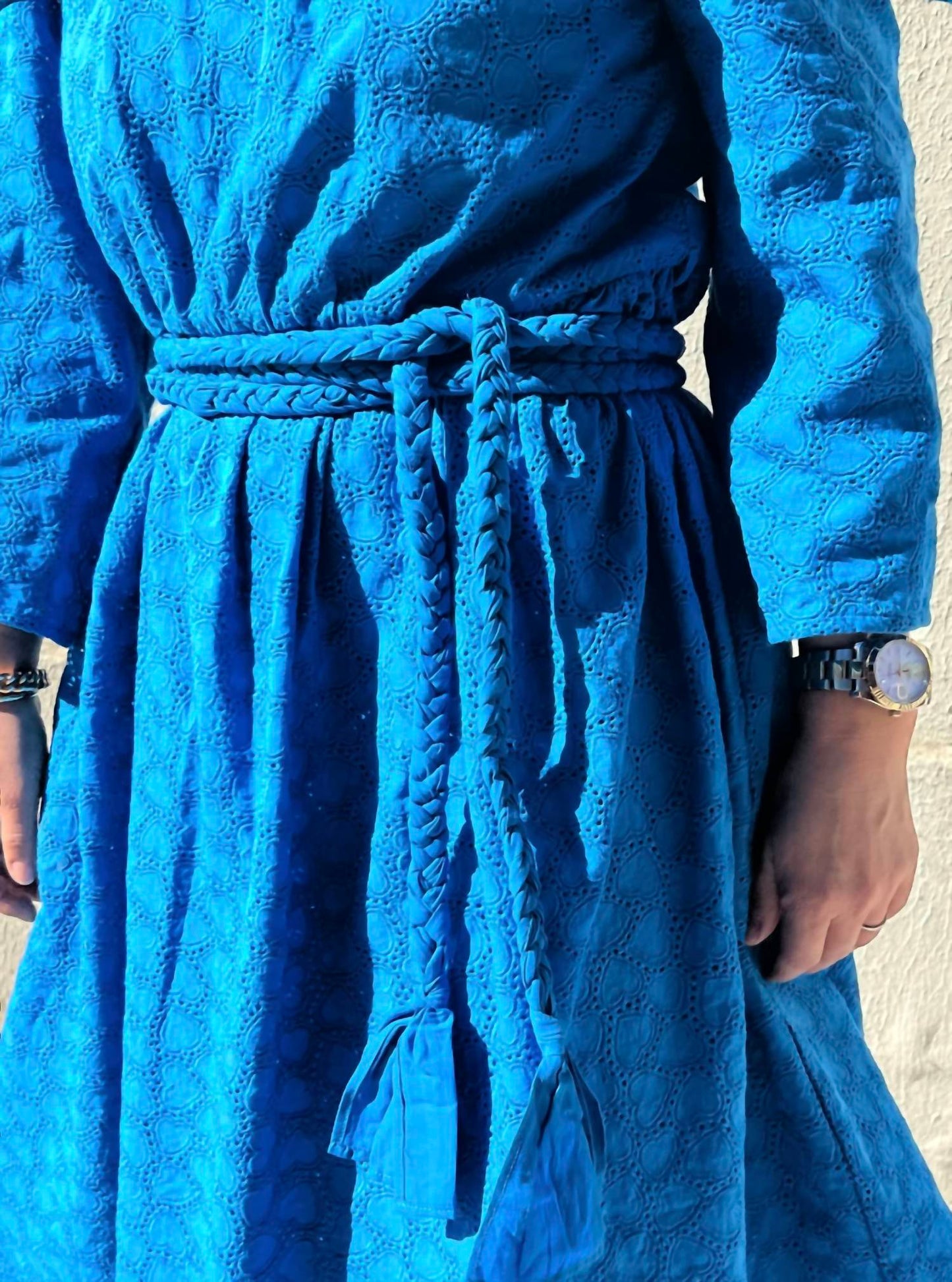 Raglan-Kleid mit Herzchenmuster und Lochstickerei