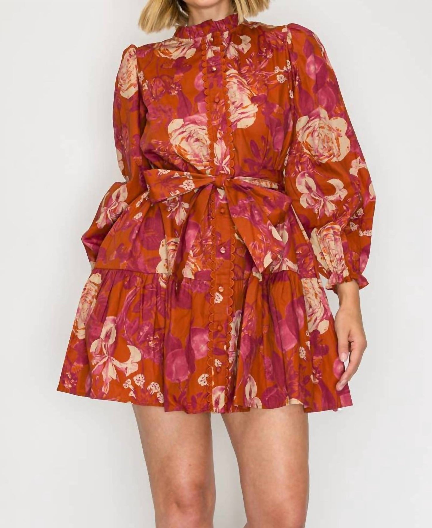 Rustikales Minikleid mit Rosenprint
