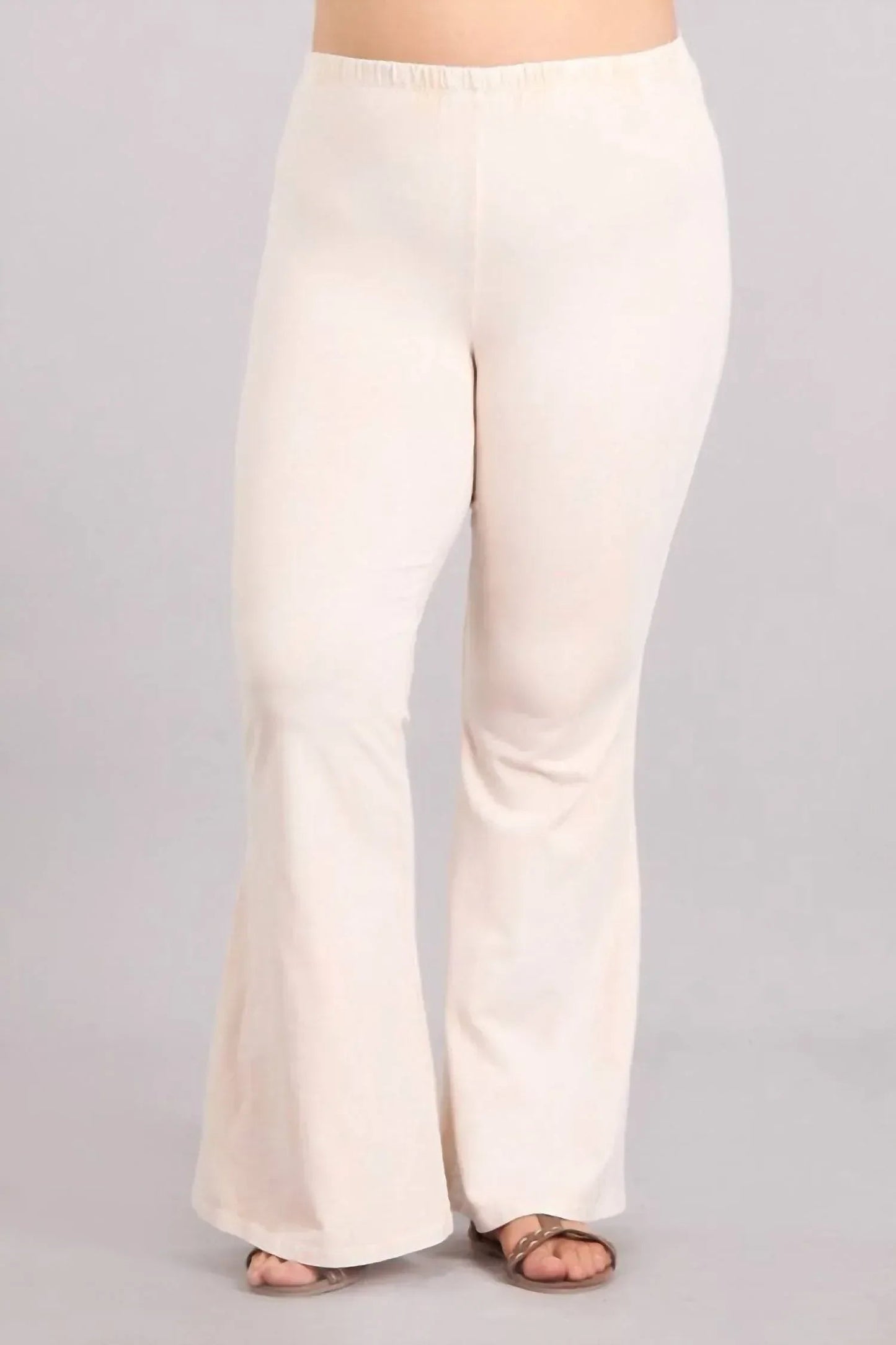 Hüfthose mit Mineral-Wash-Glockenfuß aus weichem Material