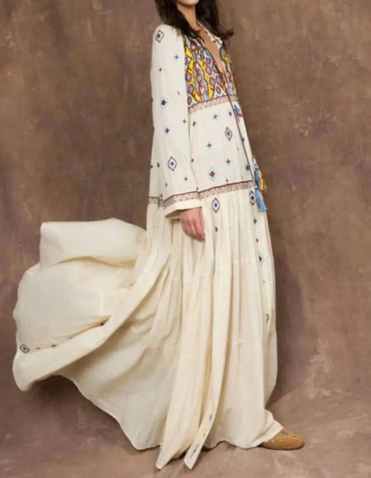 Weiter Kaftan mit besticktem Latz