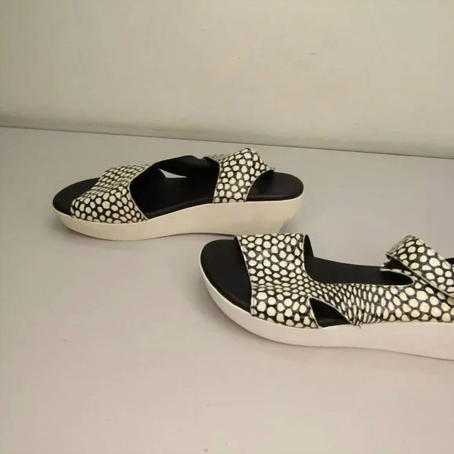 Damen-Keilabsatz-Sandalen mit Knöchelriemen von Soqeto