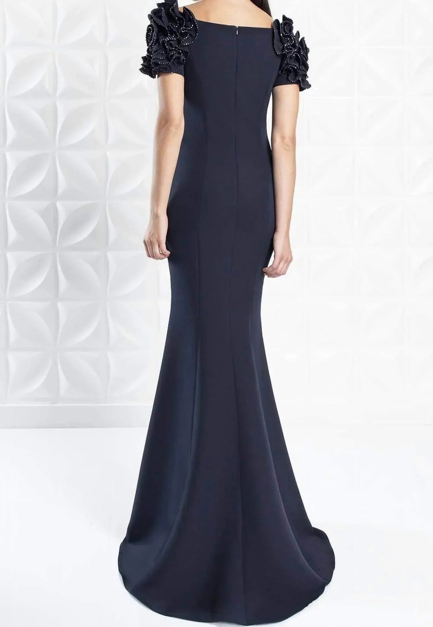 Langes perlenbesetztes Rüschen-Abendkleid