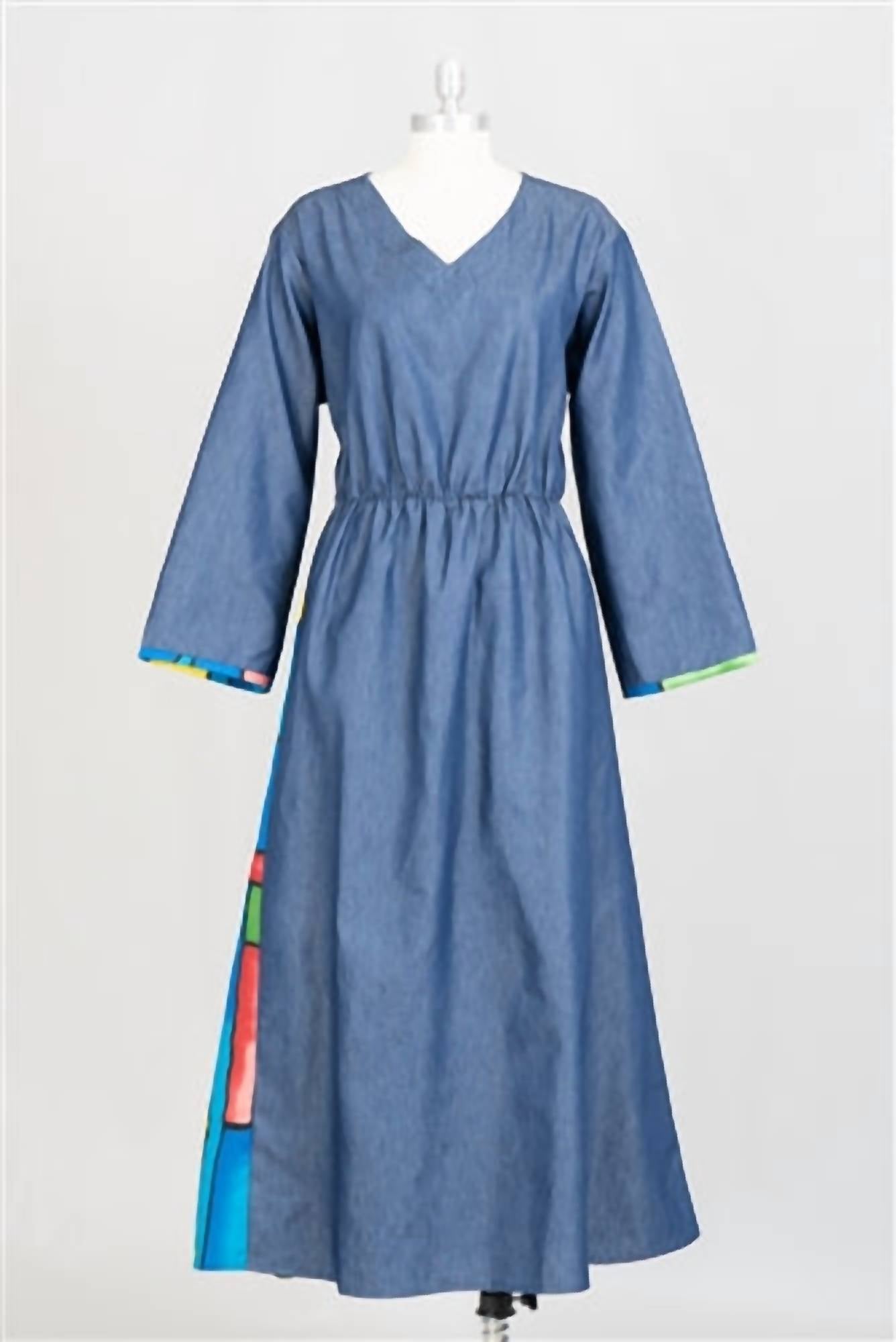 Jeanskleid mit afrikanischem Muster