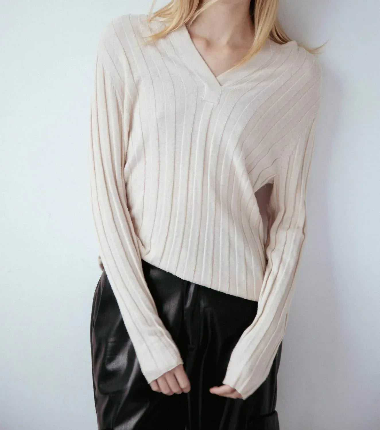 Kaschmir-Mix Rippstrick V-Pullover