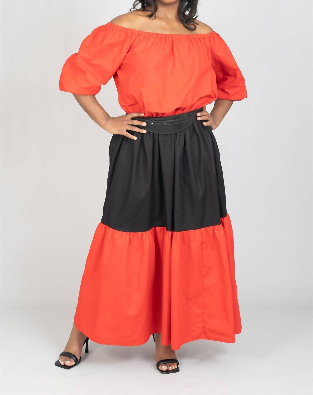 Mumba Off-Shoulder Maxikleid mit afrikanischem Print