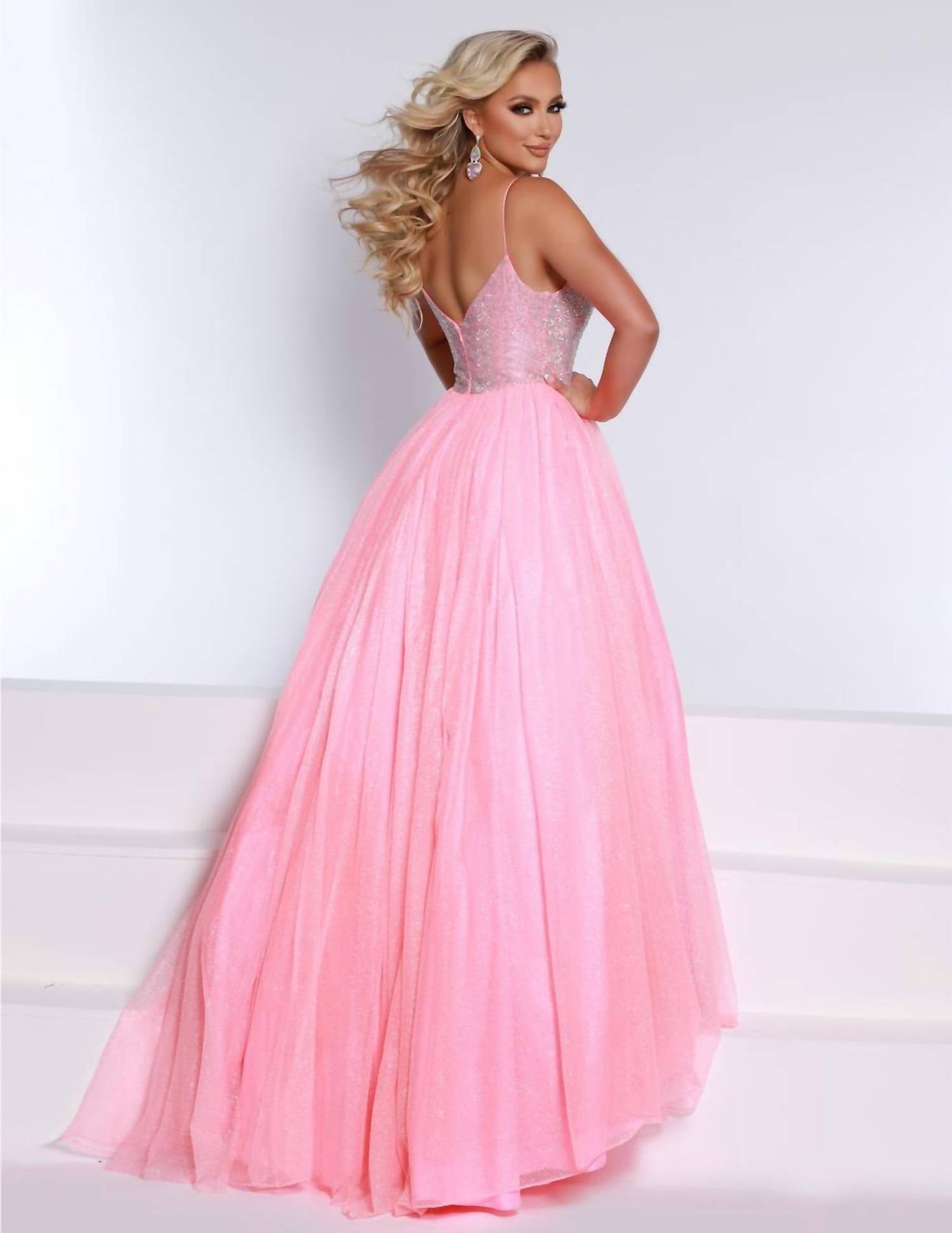 Abendkleid in A-Linie mit V-Ausschnitt