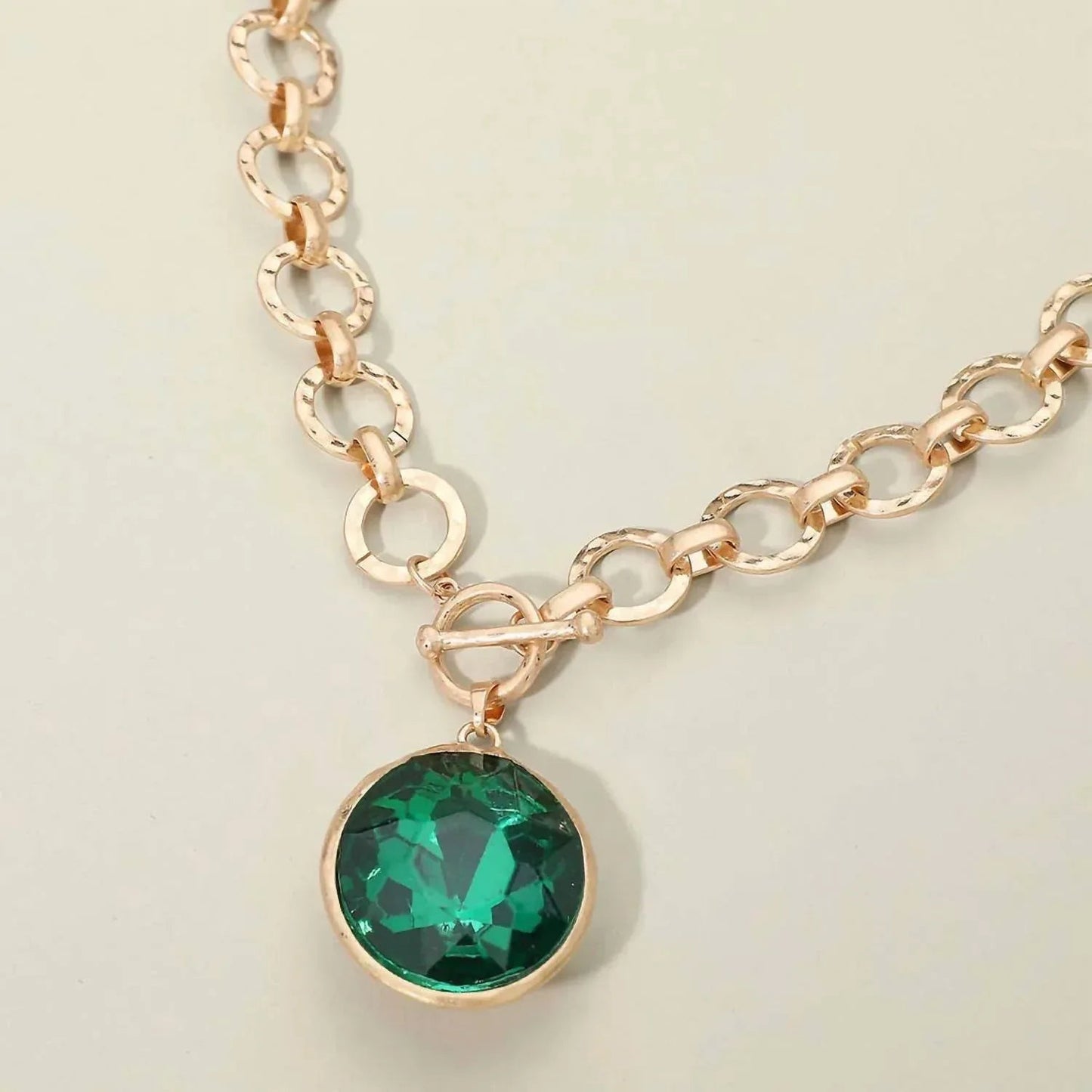Women's Vivienne Bold Oval Gemstone Pendant Necklace