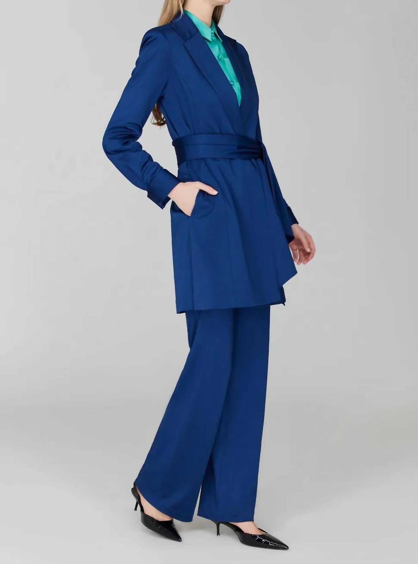 Mattglänzender Jersey Trenchcoat mit Gürtel