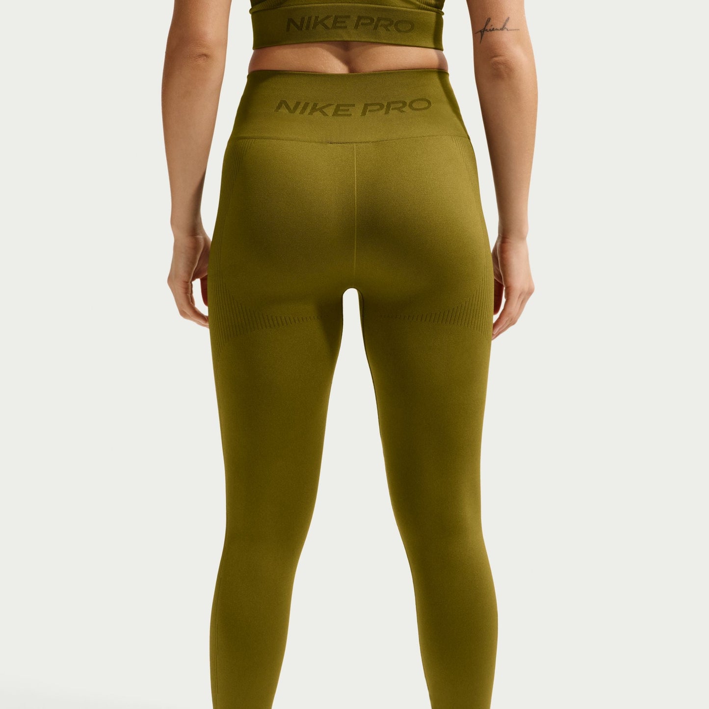Nike Damen Pro Seamless Leggings mit hohem Bund – Olive Flak