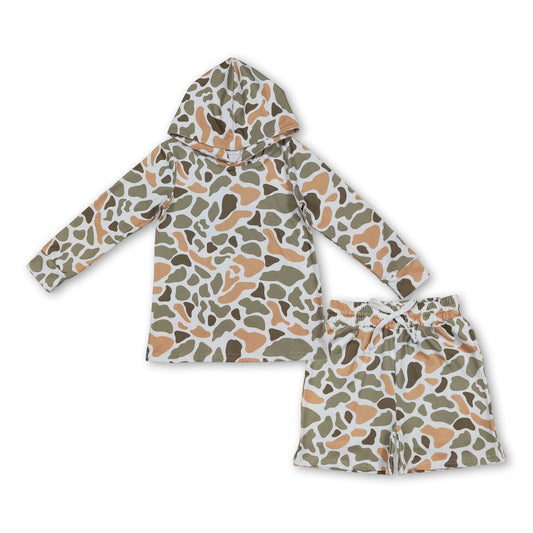 Grüner Camo-Hoodie, Shorts und Outfits für Jungen