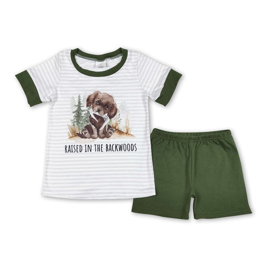 Grau gestreiftes Hunde-Oberteil, olivfarbene Shorts, Jungen-Sommeroutfits