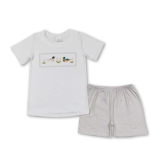 Weißes Enten-Top Khakifarbene Karo-Shorts Jungen Bekleidungsset