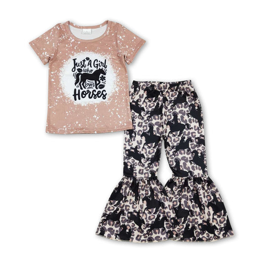 Ein Mädchen, das Pferde und Leopardenmuster liebt – Kinderoutfits