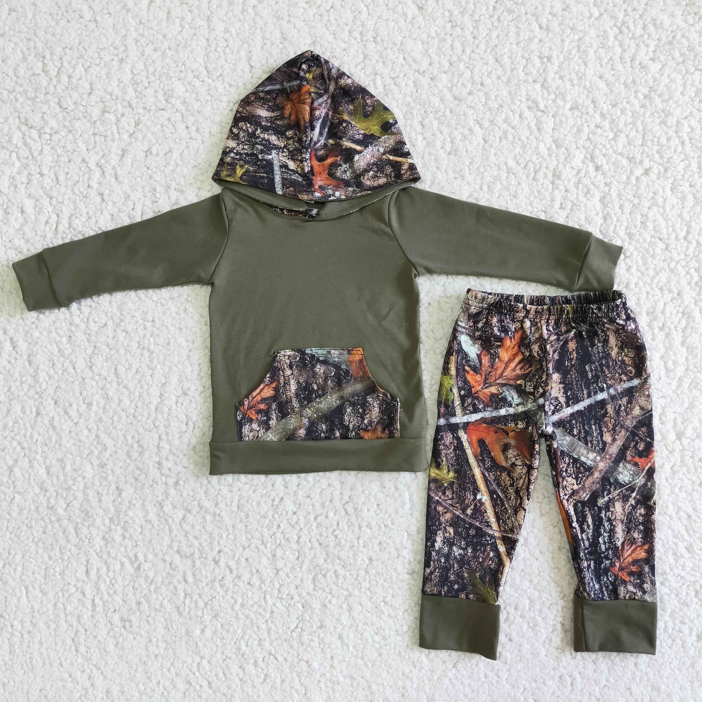 Olivgrünes Camouflage Hoodie Set für Jungen